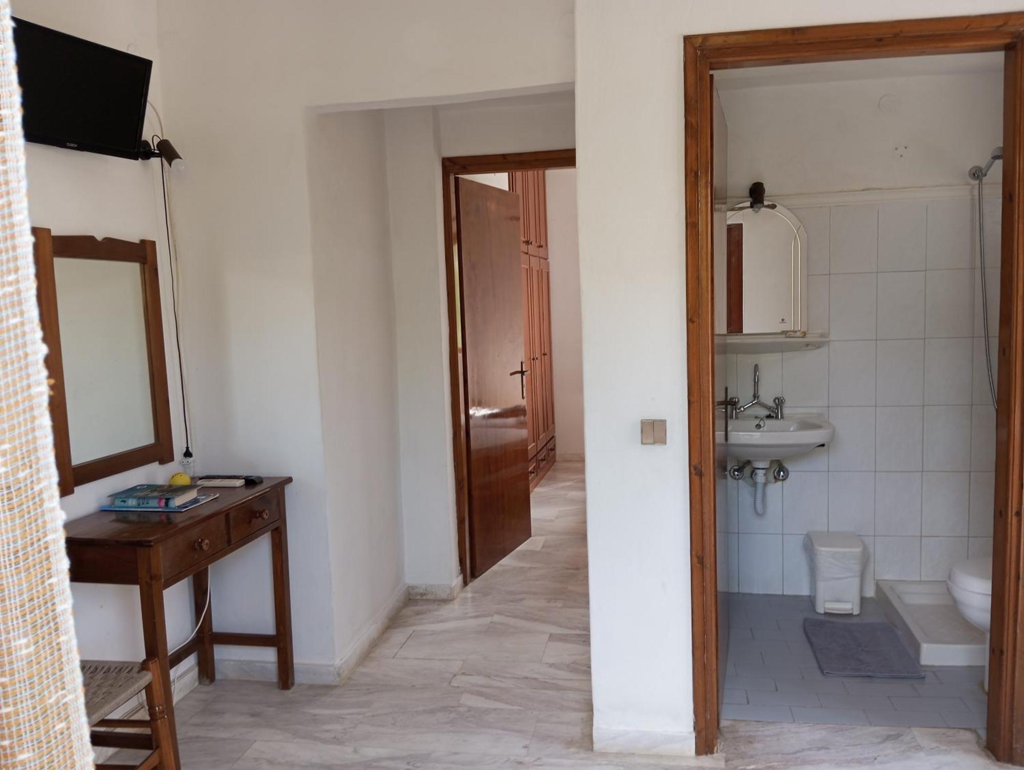 Renesis Apartment